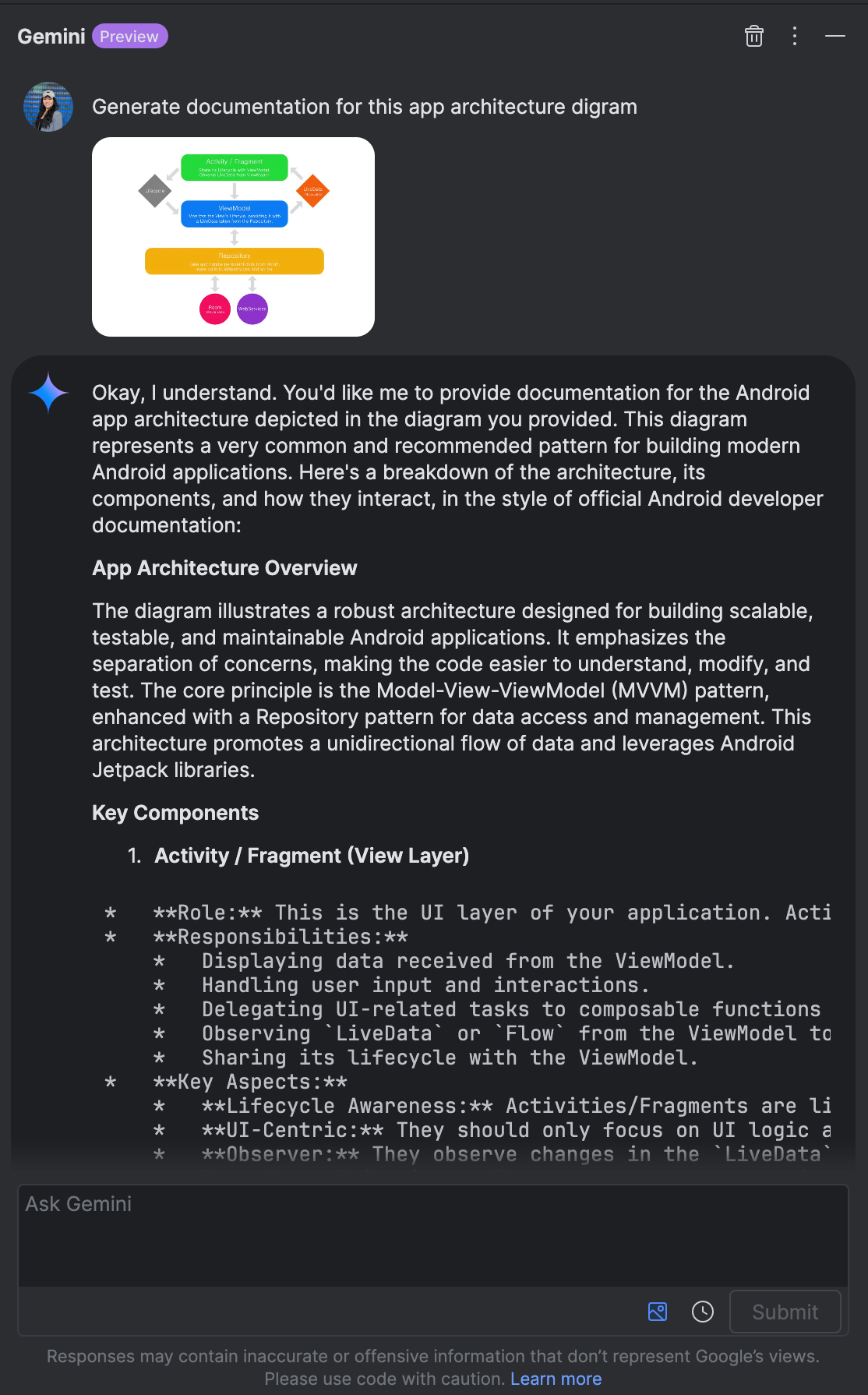 Un diagrama simplificado de la arquitectura de la app que muestra los componentes de IU, ViewModel, Repository y Data Source con flechas que indican el flujo de datos.