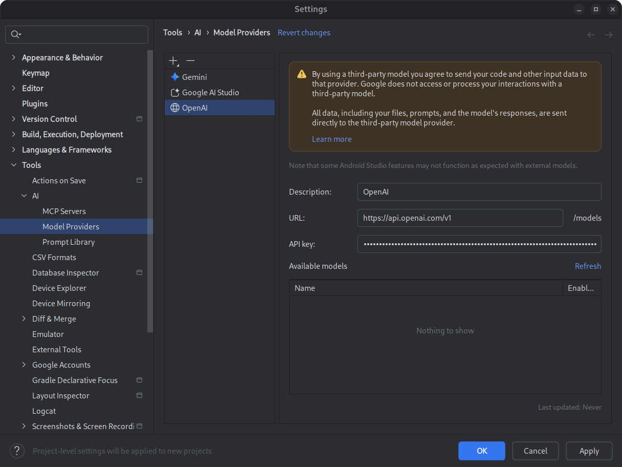 リモートモデル プロバイダ情報を入力するためのフォームを含む設定ダイアログ。