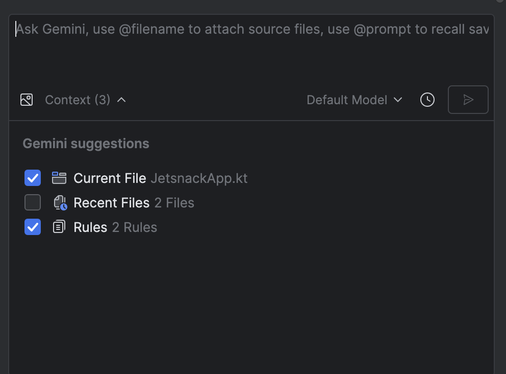 החלון הקופץ 'הקשר' בחלון הצ'אט של Gemini, שבו האפשרות 'כללים' מופעלת