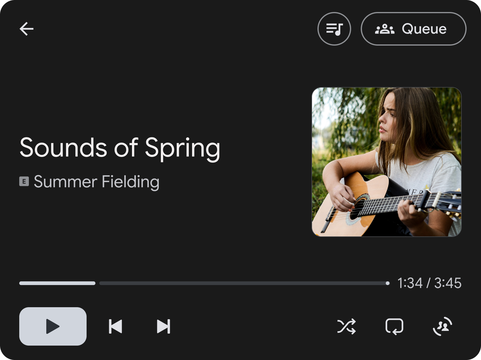 Un lettore musicale mostra Sounds of Spring di Summer Fielding con un ritratto quadrato di una donna che suona la chitarra.